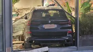 Samochód wjechał w sklep z zabawkami