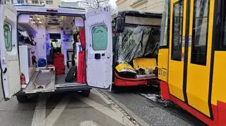 Akcja służb po wypadku w alei "Solidarności"