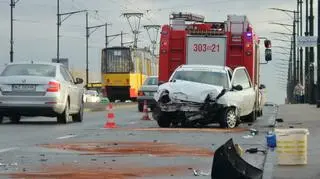 Renault wjechał w bariery na "Poniatowskim"