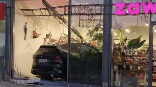 Samochód wjechał w sklep z zabawkami