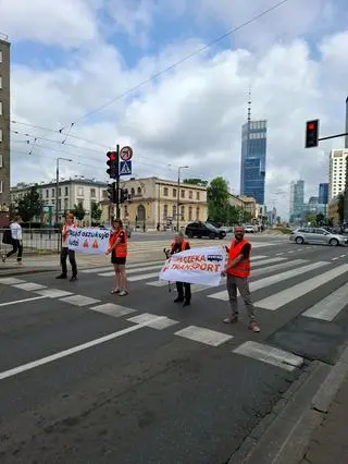 Akcja Ostatniego Pokolenia na Koszykowej