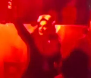 Policja publikuje wizerunki osób, które używały środki pirotechniczne na marszu 11 listopada