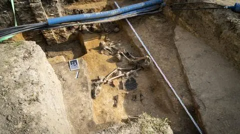 Prace ekshumacyjne na terenie aresztu przy Rakowieckiej 