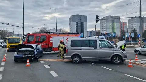 Zderzenie dwóch aut na Mokotowie