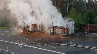 Na autostradzie zapaliła się ciężarówka