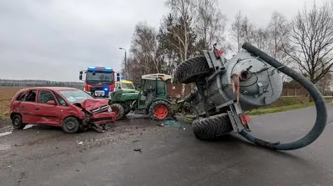 Przewrócił się beczkowóz przeznaczony do wywozu nieczystości