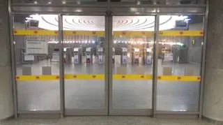 Przez ulewę zamknięli stacje metra