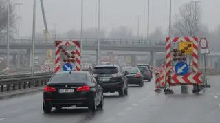 Drogowcy montują wiadukt nad Wisłostradą