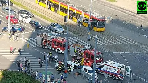 Wypadek w alei Solidarności. Jedna osoba w szpitalu