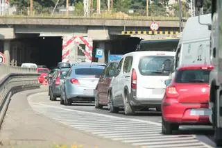 Koparka na lawecie zahaczyła o tunel