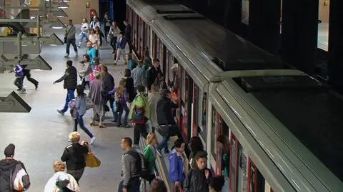 Metro kursuje na całej długości