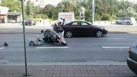 Ranny na środku Alej Jerozolimskich. Motocylista sprawcą zderzenia