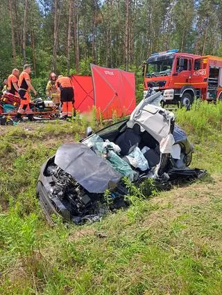 Wypadek na drodze serwisowej trasy S17