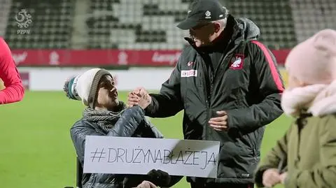 Kilkanaście tysięcy osób w drużynie piłkarskiej. Pomagają Błażejowi
