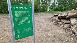 Lapidarium w parku Cichociemnych Spadochroniarzy AK