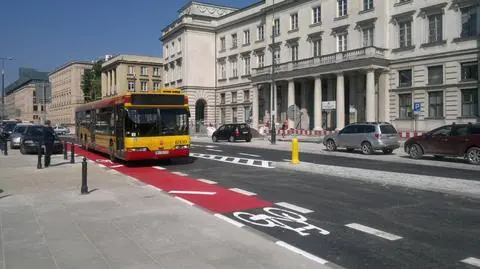 Granitowe chodniki, czerwone pasy dla rowerów. "Taka będzie cała ulica"