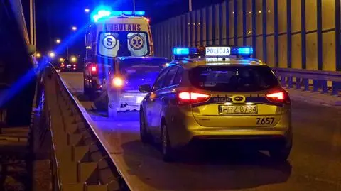 Węzeł Marsa: mazda na barierkach z urwanym kołem