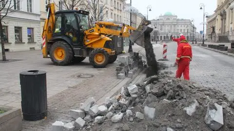 Zamykają Nowy Świat i Krakowskie. Będą naprawiać nawierzchnię