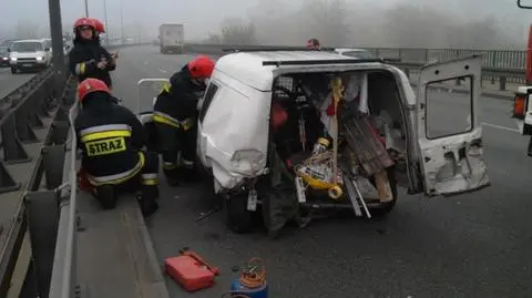 Z jednego z aut wysypały się przedmioty - fot. Lech Marcinczak/tvnwarszawa.pl