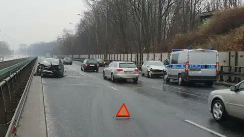 Wypadek na Wisłostradzie, jedna osoba ranna