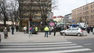 Zderzenie aut w al. Solidarności. Jedna osoba ranna