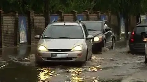 Zalana ulica w Józefosławiu fot. TVN 24