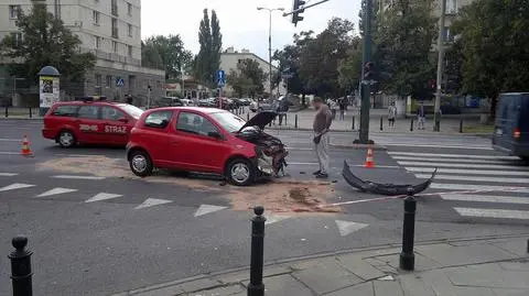 Zderzenie w al. Niepodległości. Przejezdny jeden pas