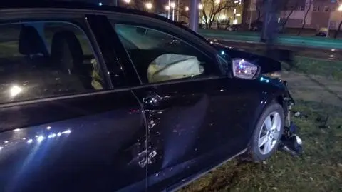 Wypadek na Jagiellońskiej. Strażacy uwalniali kierowcę