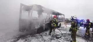 Pożar wojskowego autobusu na trasie S7