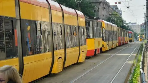 Pasażer dostał ataku padaczki. Zablokowany ruch tramwajowy