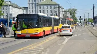 Autobus zepsuł się na torowisku