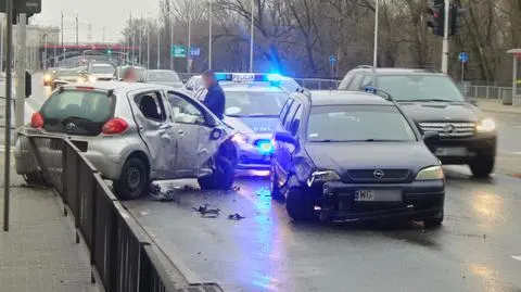 Kolizja na Wybrzeżu Szczecińskim. "Toyota przeleciała przez barierki"