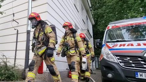 Pożar w kamienicy na Mokotowie. Jedna osoba w szpitalu