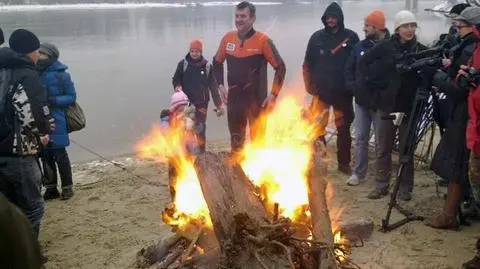 Trzy godziny wpław: 10 km mroźną Wisłą