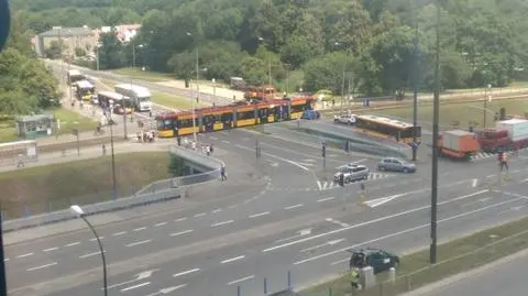 Wykolejony tramwaj zablokował Redutową