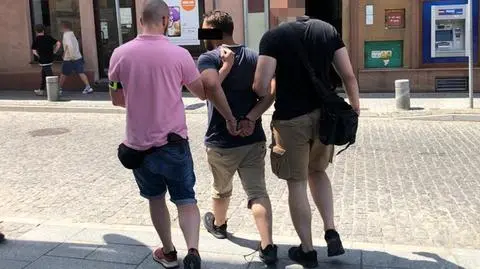 W internecie kupowali laptopa, pocztą przychodziła cegła. Zatrzymania