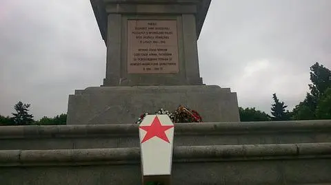 Symboliczna trumna na radzieckim cmentarzu. "Jaruzelski nie zasługuje na Powązki"