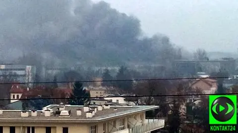 Kłęby czarnego dymu nad Ursusem