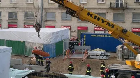 Wypadek na budowie metra. Rannego wyciągnięto dźwigiem