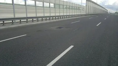 Nie będą łatać wszystkich dziur na moście. "Czekamy na ekspertyzę"