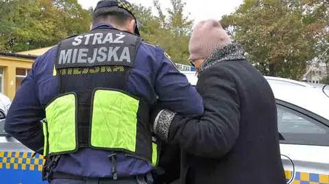 Sama, bez celu jeździła tramwajem