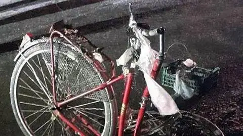 Śmiertelne potrącenie rowerzysty i ucieczka. Policjanci przeanalizowali kilkaset aut i zatrzymali kierowcę