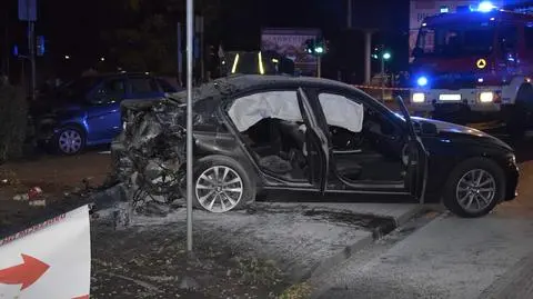 Nieoznakowany radiowóz zapalił się po zderzeniu