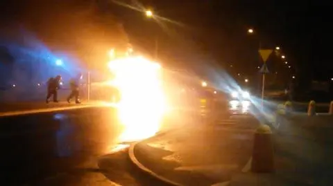 Pożar autobusu w Ursusie. "Zapalił się silnik"