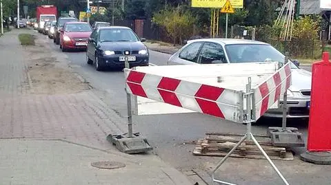 Głębocka w korku przez uszkodzoną studzienkę