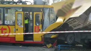 Zderzenie ciężarówki z tramwajem