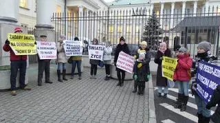 Protest przed urzędem miasta