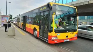 Kierowca autobusu gwałtownie zahamował