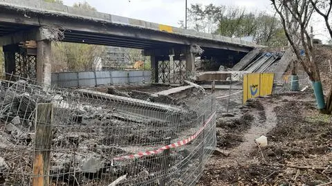 "Niekontrolowane przemieszczenie podpory" w czasie rozbiórki wiaduktu. Zamknięty do odwołania