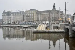 W Amsterdamie powstał podwodny parking dla rowerów